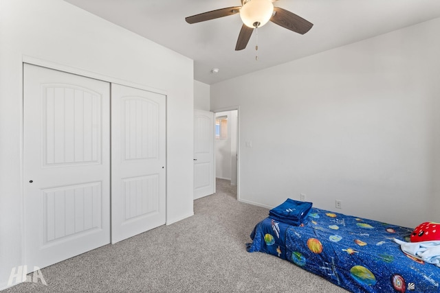unfurnished bedroom featuring carpet floors, baseboards, ceiling fan, and a closet