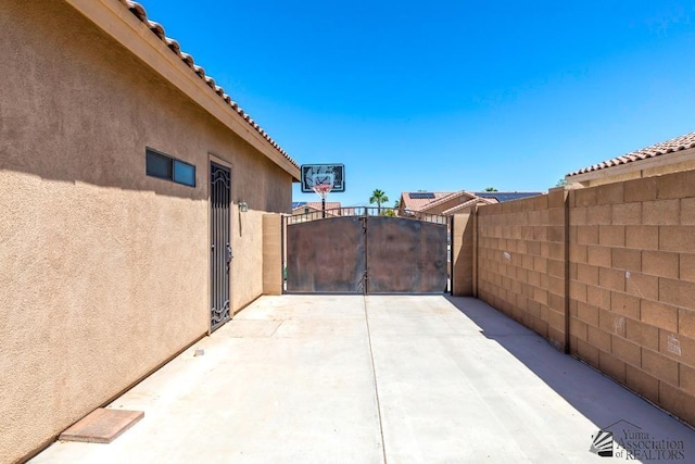 7955 E 37th St, Yuma, AZ 85365 - view of patio with a gate