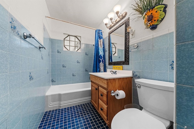 2621 S Walnut Ave, Yuma, AZ 85364 - full bath featuring tile walls, vanity, tile patterned floors, and shower / bath combo