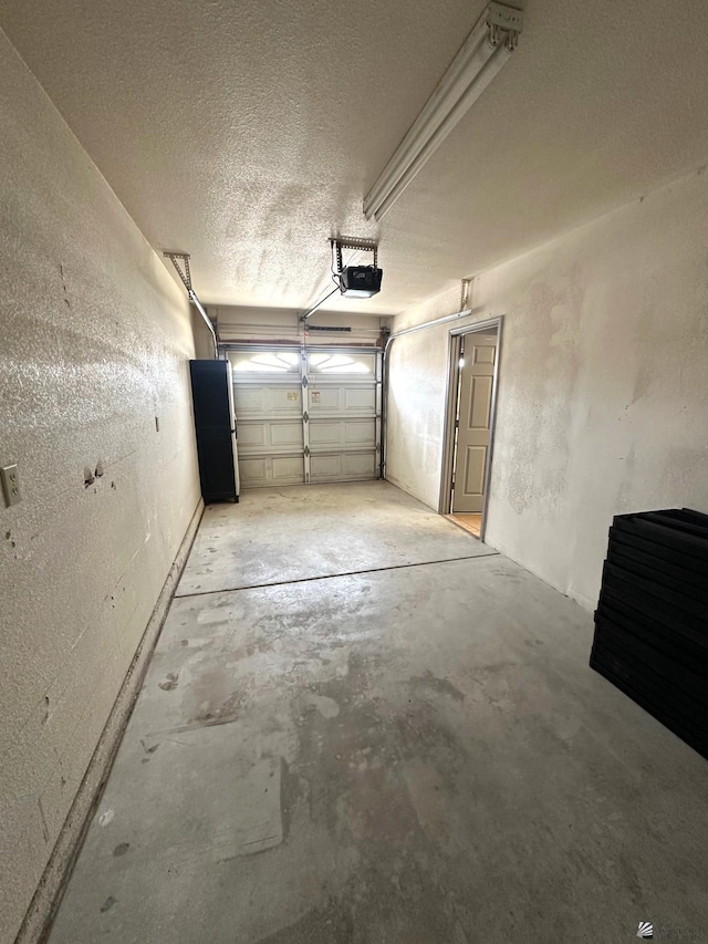 1319 W 18th Pl, Yuma, AZ 85364 - garage featuring a garage door opener