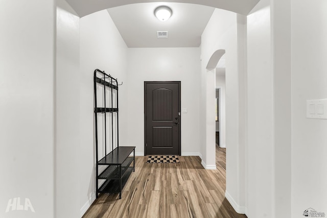 12616 E 49th Dr, Yuma, AZ 85367 - corridor featuring arched walkways, baseboards, visible vents, and light wood-type flooring