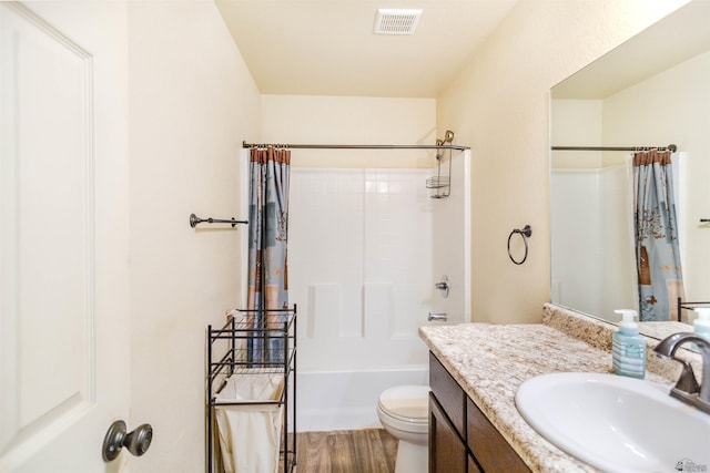 4780 W 11th Ln, Yuma, AZ 85364 - full bath with vanity, toilet, shower / bathtub combination with curtain, and wood finished floors