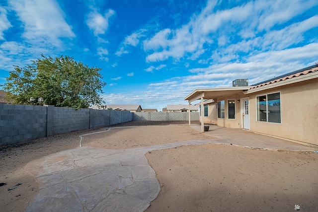 view of yard featuring a patio