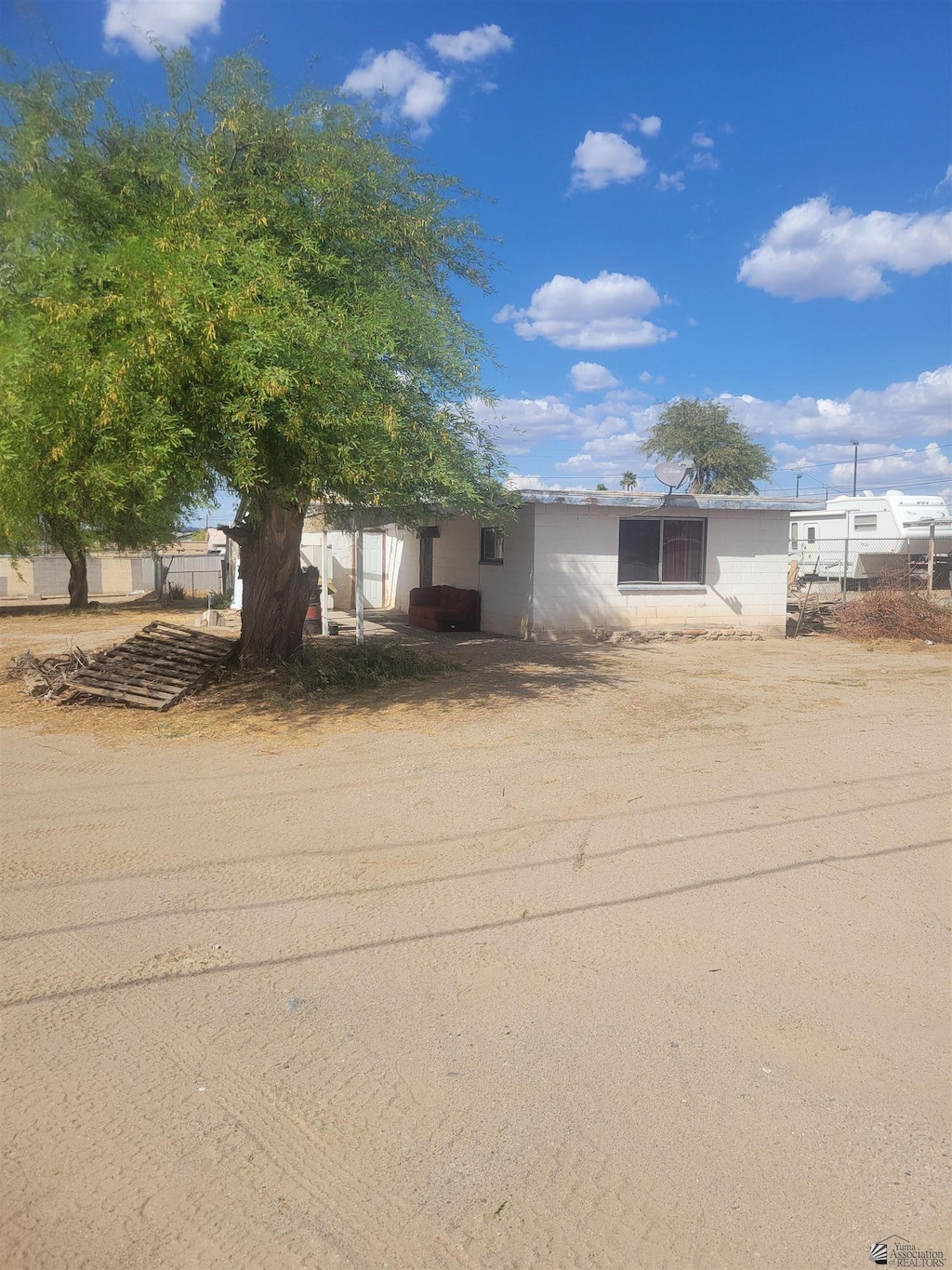 1380 W 8th Pl, Yuma, AZ 85364 - view of front of property with fence
