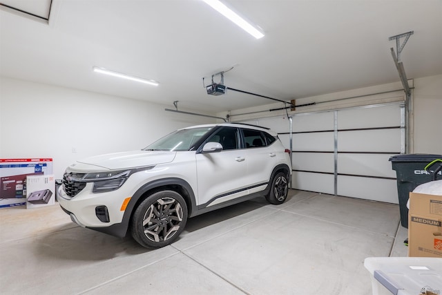 11602 E 33rd St, Yuma, AZ 85367 - garage with a garage door opener