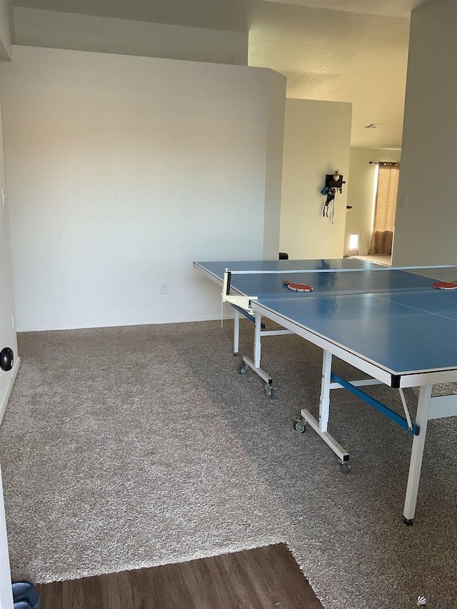 game room featuring carpet