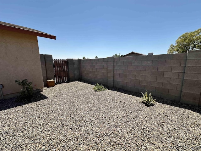 11228 E 25th St, Yuma, AZ 85367 - view of yard featuring a gate