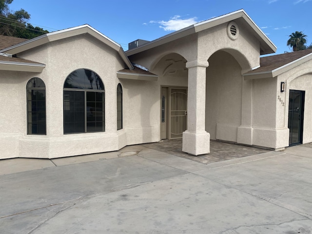 2472 S 18th Ave, Yuma, AZ 85364 - view of front of property with stucco siding, a patio, and a shingled roof