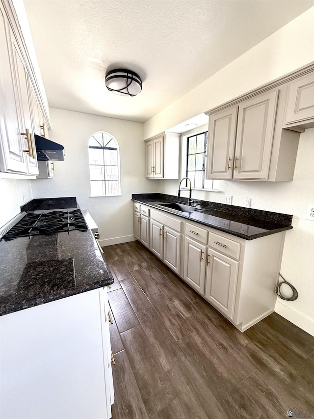 2472 S 18th Ave, Yuma, AZ 85364 - kitchen with a sink, plenty of natural light, and baseboards