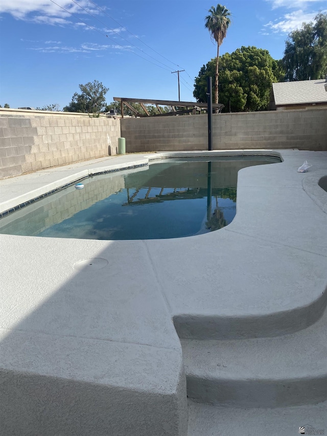 2472 S 18th Ave, Yuma, AZ 85364 - view of pool featuring a fenced backyard