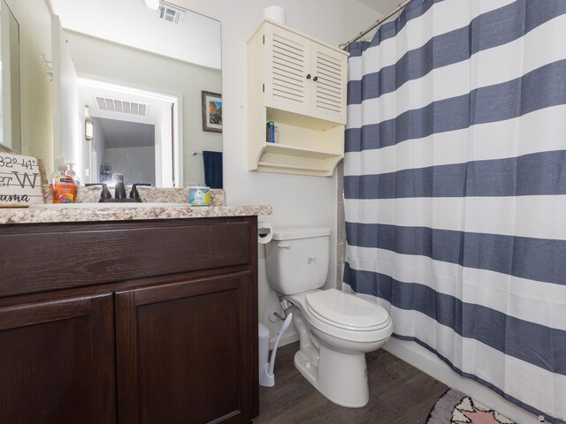 7335 E 36th Rd, Yuma, AZ 85365 - full bath featuring wood finished floors, vanity, and a shower with curtain
