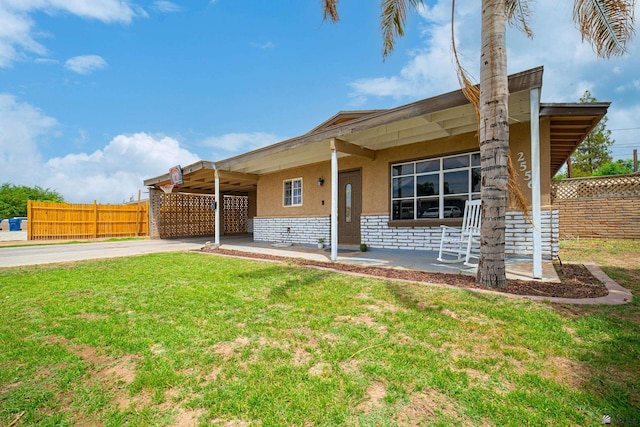 2556 W 14th St, Yuma, AZ 85364 - ranch-style home featuring concrete driveway, stucco siding, and stone siding