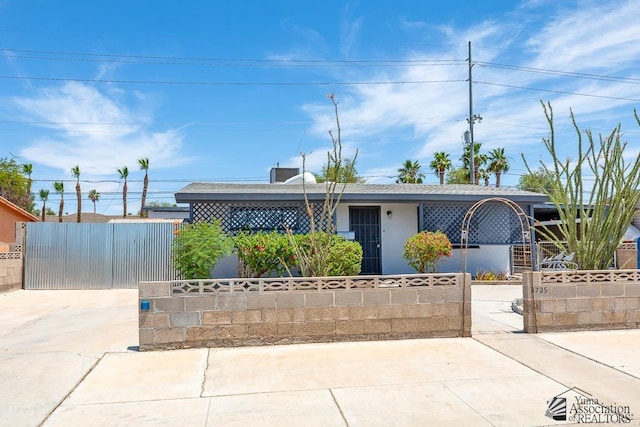 2735 S Mesa Ave, Yuma, AZ 85364 - ranch-style house with a fenced front yard, stucco siding, and a gate