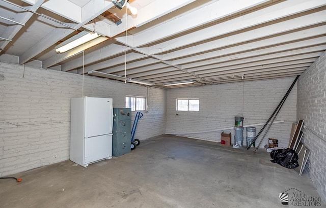 2735 S Mesa Ave, Yuma, AZ 85364 - garage with freestanding refrigerator