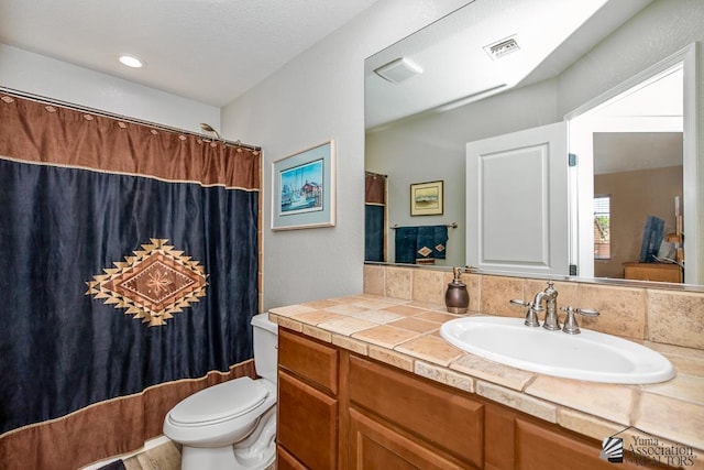full bath with visible vents, a shower with shower curtain, toilet, and vanity