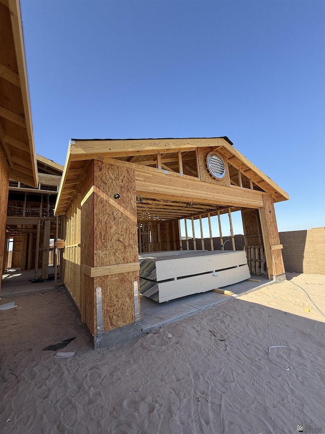 12603 E 51st Pl, Yuma, AZ 85367 - view of side of property featuring an exterior structure and an outdoor structure