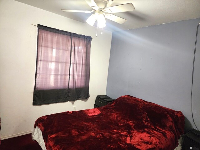 bedroom featuring ceiling fan