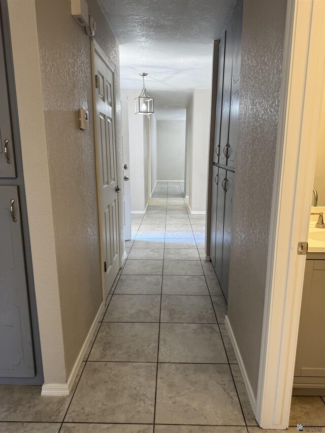 1435 S Thomas Ave, Yuma, AZ 85364 - corridor featuring baseboards and a textured wall