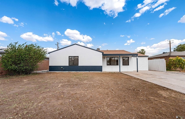 321 S 23rd Ave, Yuma, AZ 85364 - ranch-style home featuring stucco siding and concrete driveway