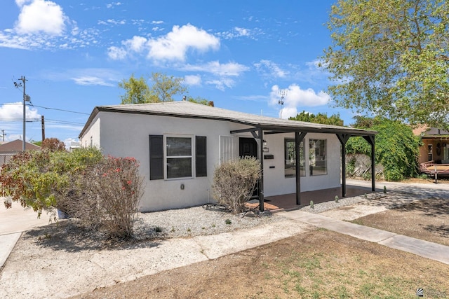 bungalow featuring stucco siding