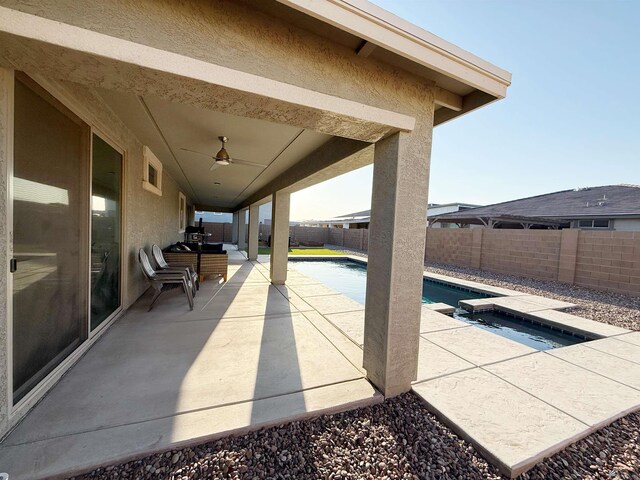 14650 E 42nd Pl, Yuma, AZ 85367 - view of swimming pool featuring an in-ground hot tub, a fenced backyard, a ceiling fan, and a patio