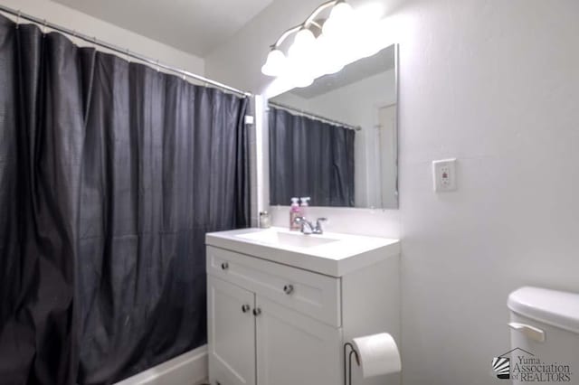 bathroom with vanity, toilet, a shower with shower curtain, and a chandelier