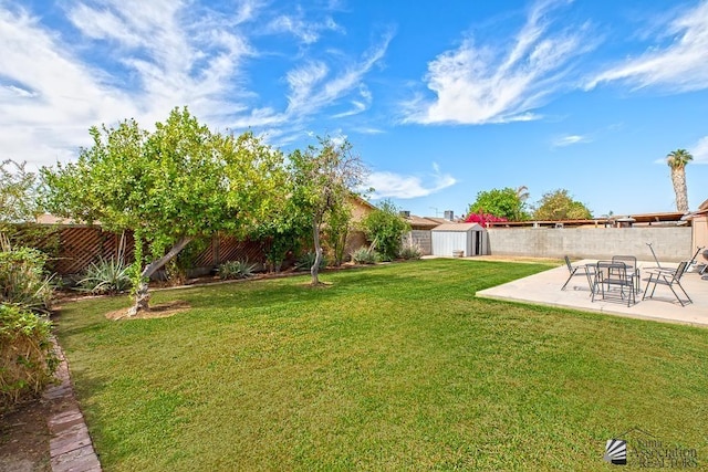 4539 W 17th St, Yuma, AZ 85364 - view of yard featuring a patio