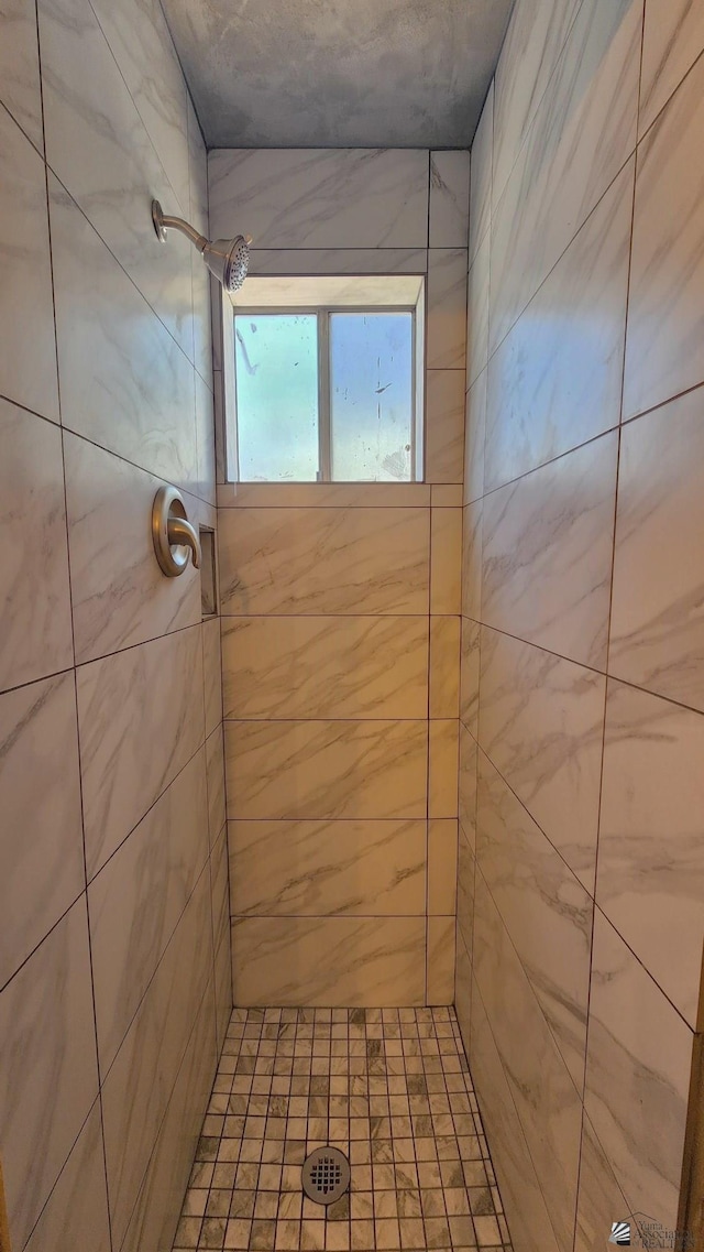 1350 S 6th Ave, Yuma, AZ 85364 - full bathroom featuring tiled shower