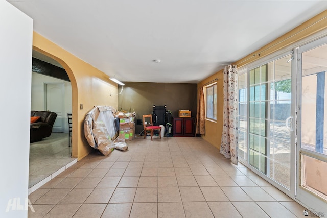 3186 S Elm St, Yuma, AZ 85364 - unfurnished room with arched walkways and light tile patterned flooring