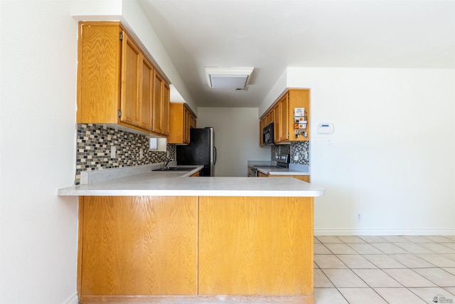 1986 S 47th Ave, Yuma, AZ 85364 - kitchen with appliances with stainless steel finishes, a sink, tasteful backsplash, and light countertops