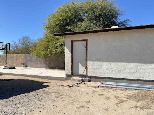view of outdoor structure with fence and an outdoor structure