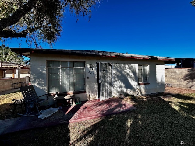 826 S 20th Ave, Yuma, AZ 85354 - back of house with fence and concrete block siding
