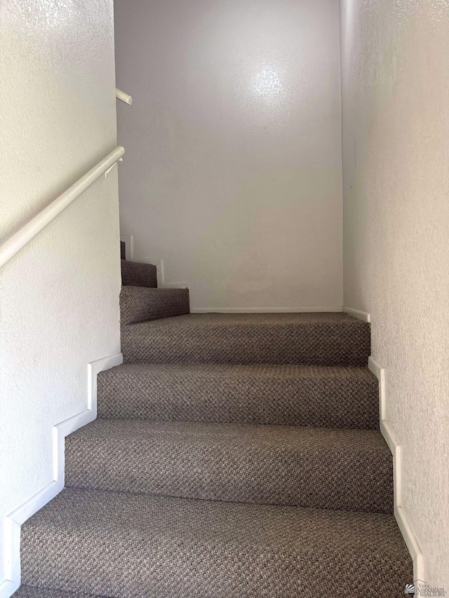 1234 W 20th Pl, Yuma, AZ 85364 - stairway featuring a textured wall