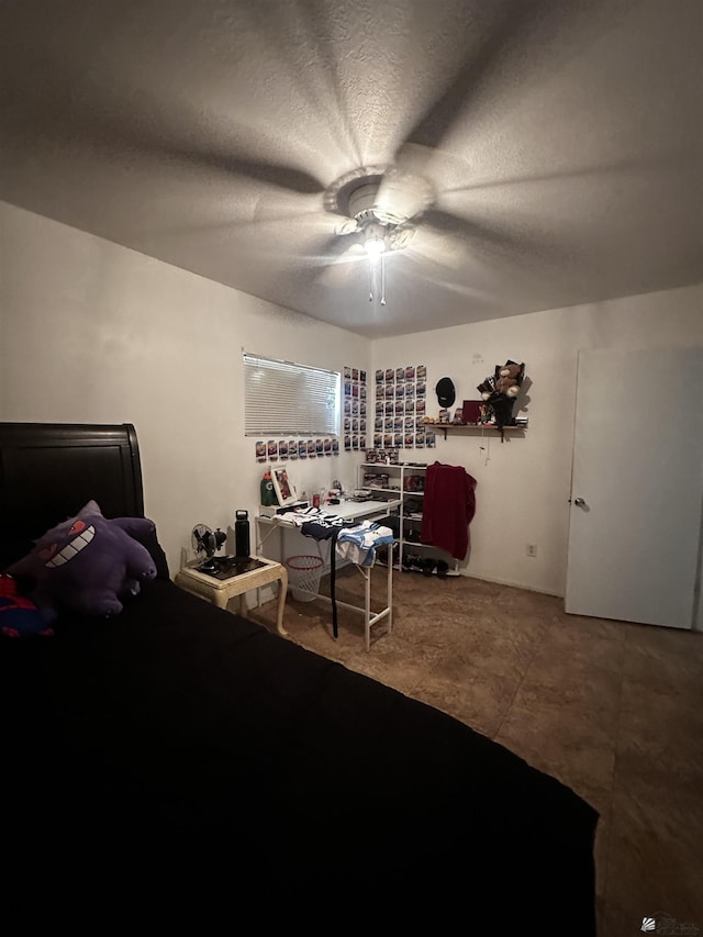 bedroom featuring a ceiling fan and a textured ceiling