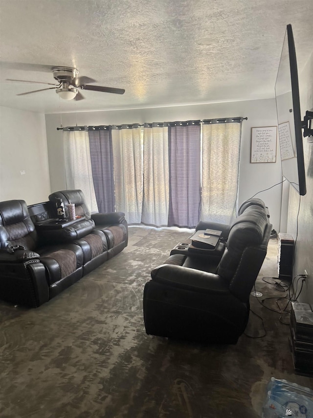 2681 S Walnut Ave, Yuma, AZ 85364 - carpeted living room featuring a textured ceiling and a ceiling fan