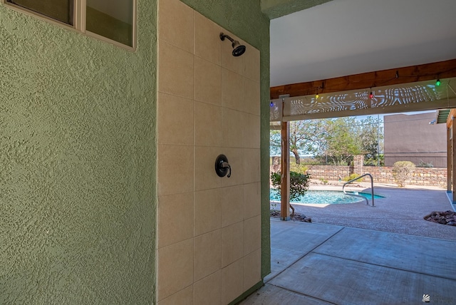 13736 S Chase Way, Yuma, AZ 85367 - bathroom with tiled shower