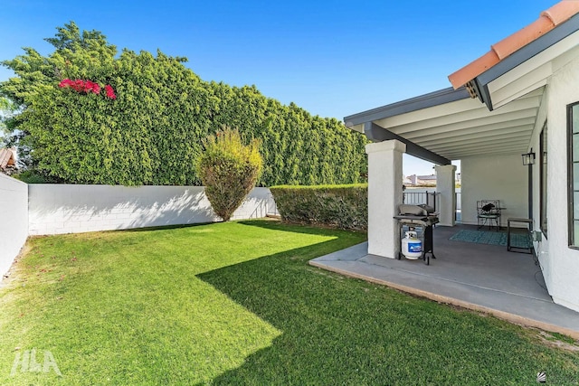 2032 W 13th Ln, Yuma, AZ 85364 - view of yard featuring a patio area