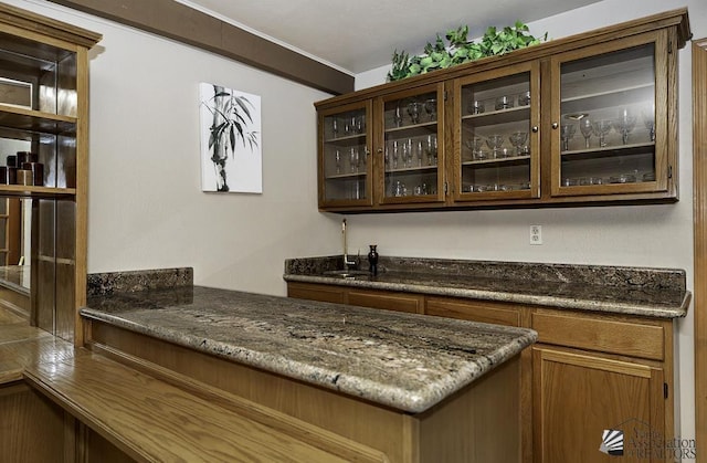 1376 S Hettema St, Yuma, AZ 85364 - indoor bar featuring crown molding