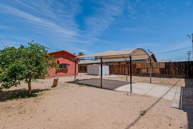 2320 S Maple Ave, Yuma, AZ 85364 - view of yard with a patio