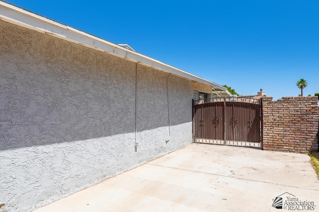 1830 W Allen St, Yuma, AZ 85364 - view of patio featuring a gate