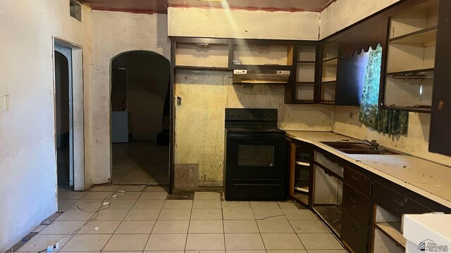 137 S 16th Ave, Yuma, AZ 85364 - kitchen featuring electric range, under cabinet range hood, light tile patterned flooring, light countertops, and a sink