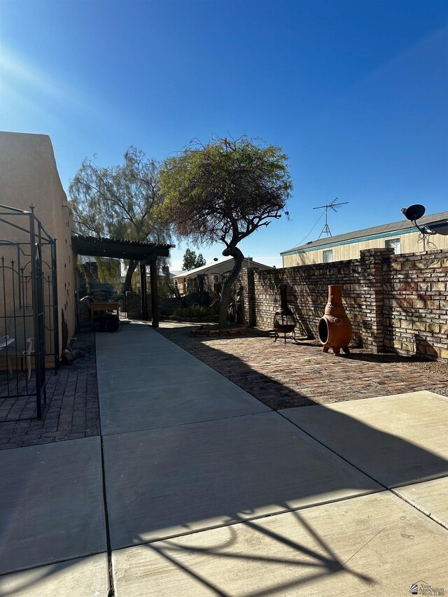 12696 E 45th Ln, Yuma, AZ 85367 - view of patio / terrace featuring fence