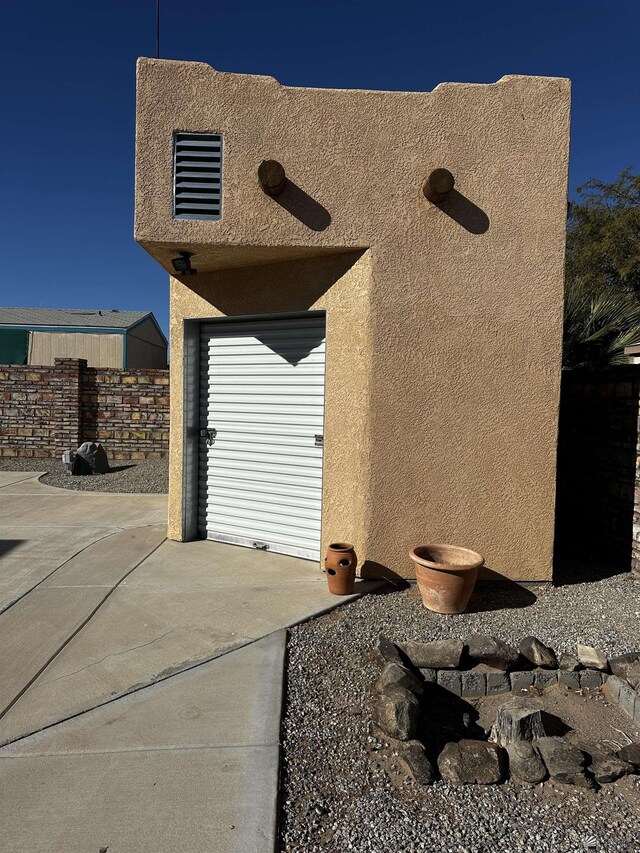 12696 E 45th Ln, Yuma, AZ 85367 - view of side of home featuring a patio, stucco siding, and fence
