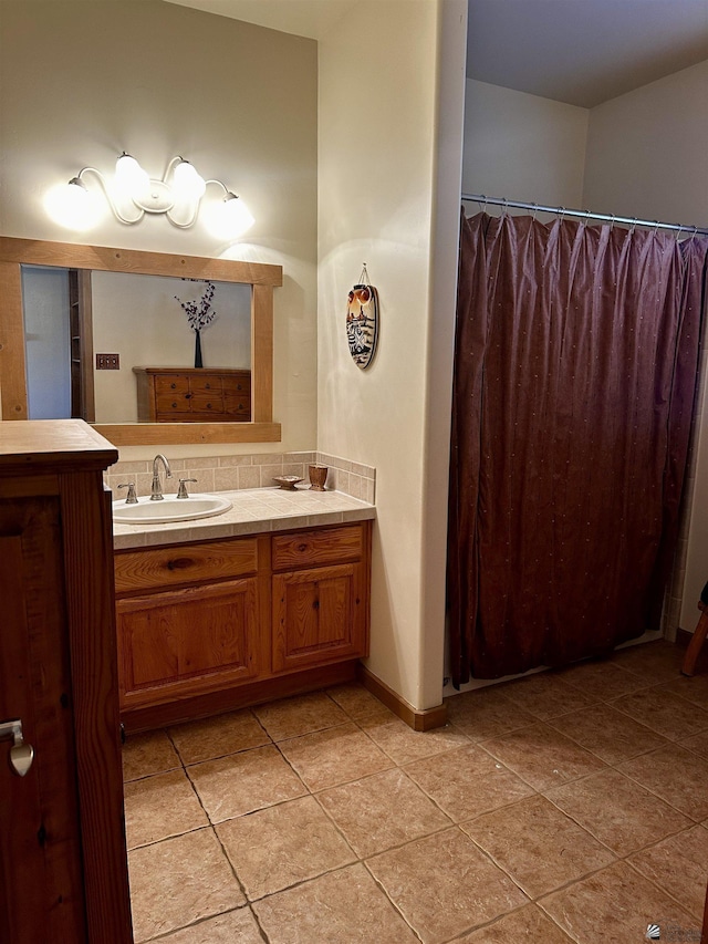 12696 E 45th Ln, Yuma, AZ 85367 - full bath featuring vanity, decorative backsplash, and tile patterned flooring
