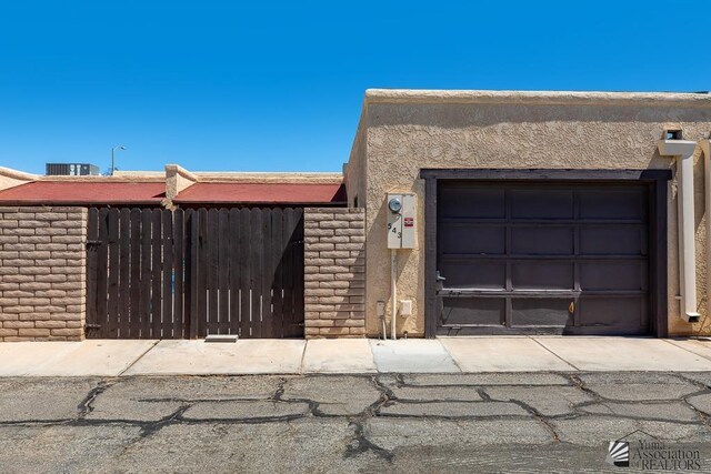543 E 25th St, Yuma, AZ 85365 - view of front of home featuring a garage