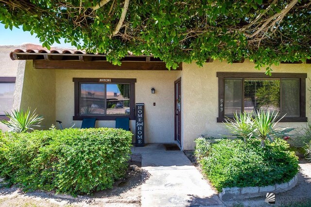 543 E 25th St, Yuma, AZ 85365 - view of exterior entry with stucco siding