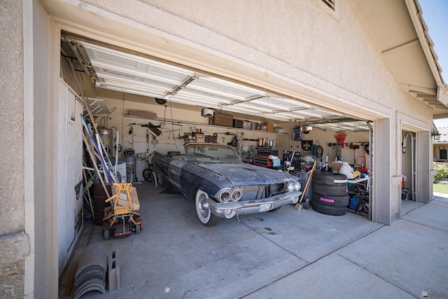 4387 W 24th Pl, Yuma, AZ 85364 - garage featuring a garage door opener and driveway