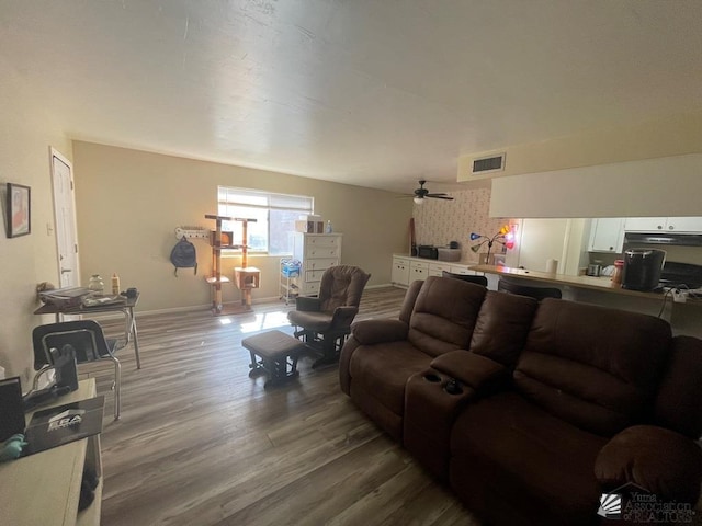 1233 W 20th Pl, Yuma, AZ 85364 - living area featuring visible vents, a ceiling fan, baseboards, and wood finished floors