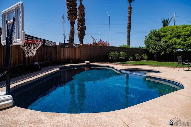 view of pool with an in ground hot tub