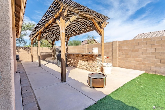 12170 E 33rd Pl, Yuma, AZ 85367 - fenced backyard featuring a pergola and a patio area